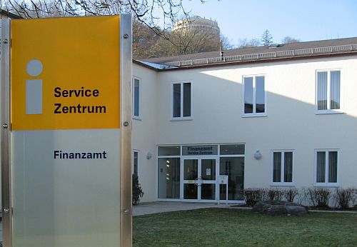 Blick auf den Eingang des Servicezentrums